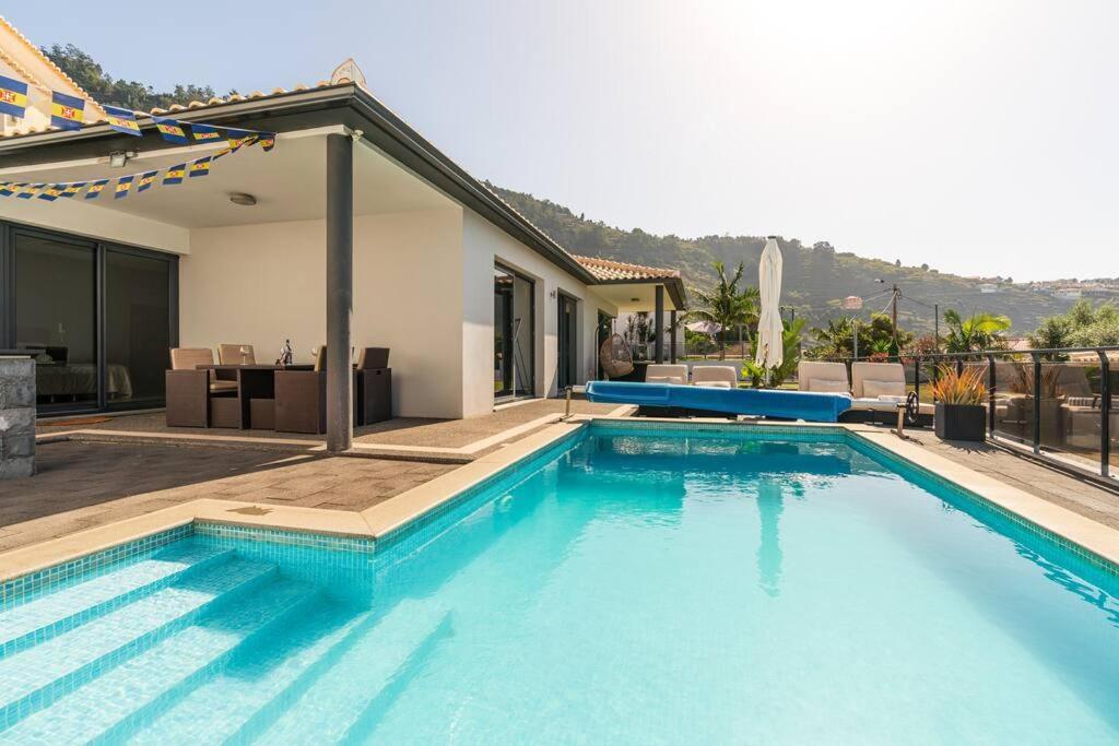 Villa Casa Mia, A Dream Spot With Heated Pool à Arco da Calheta  Extérieur photo